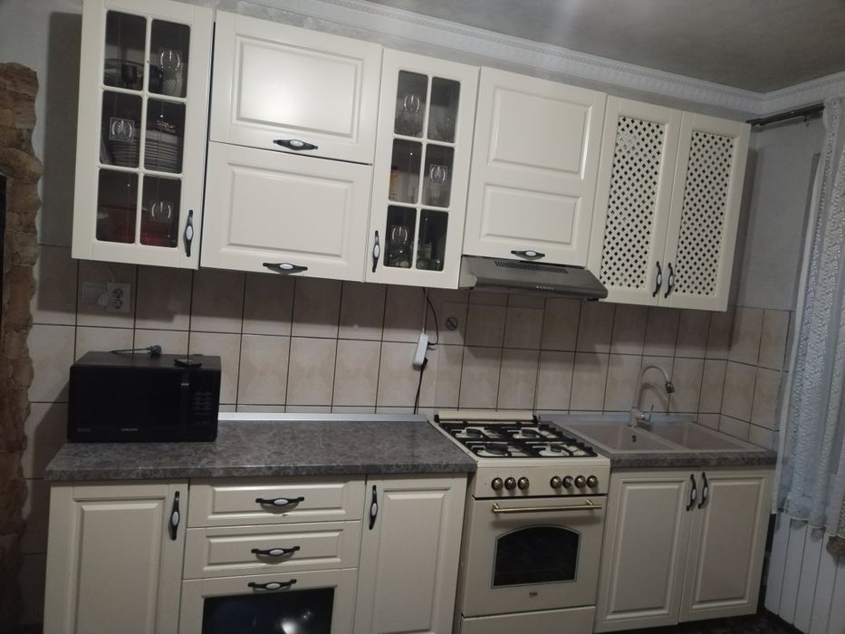 Se vinde mobilă de bucătărie în stare bună