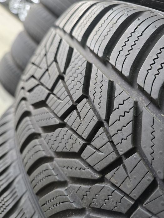 2 Броя 225/60/17 Hankook 8mm 22dot