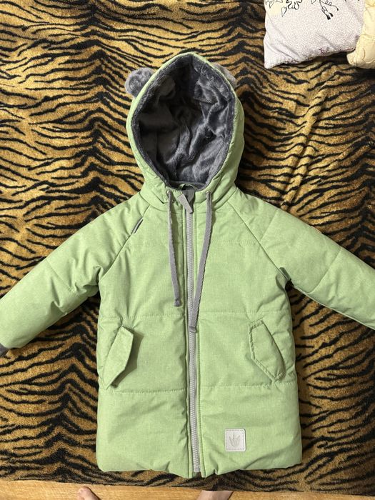 Продам детскую куртку зимнюю