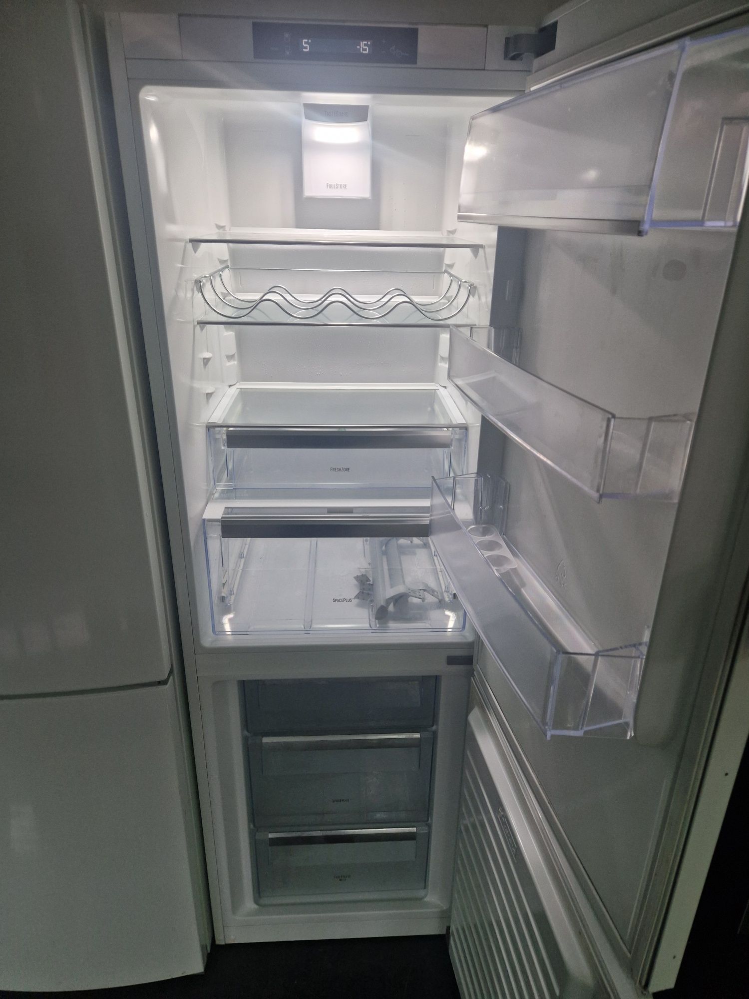 Хладилник с фризер Electrolux A++ No frost