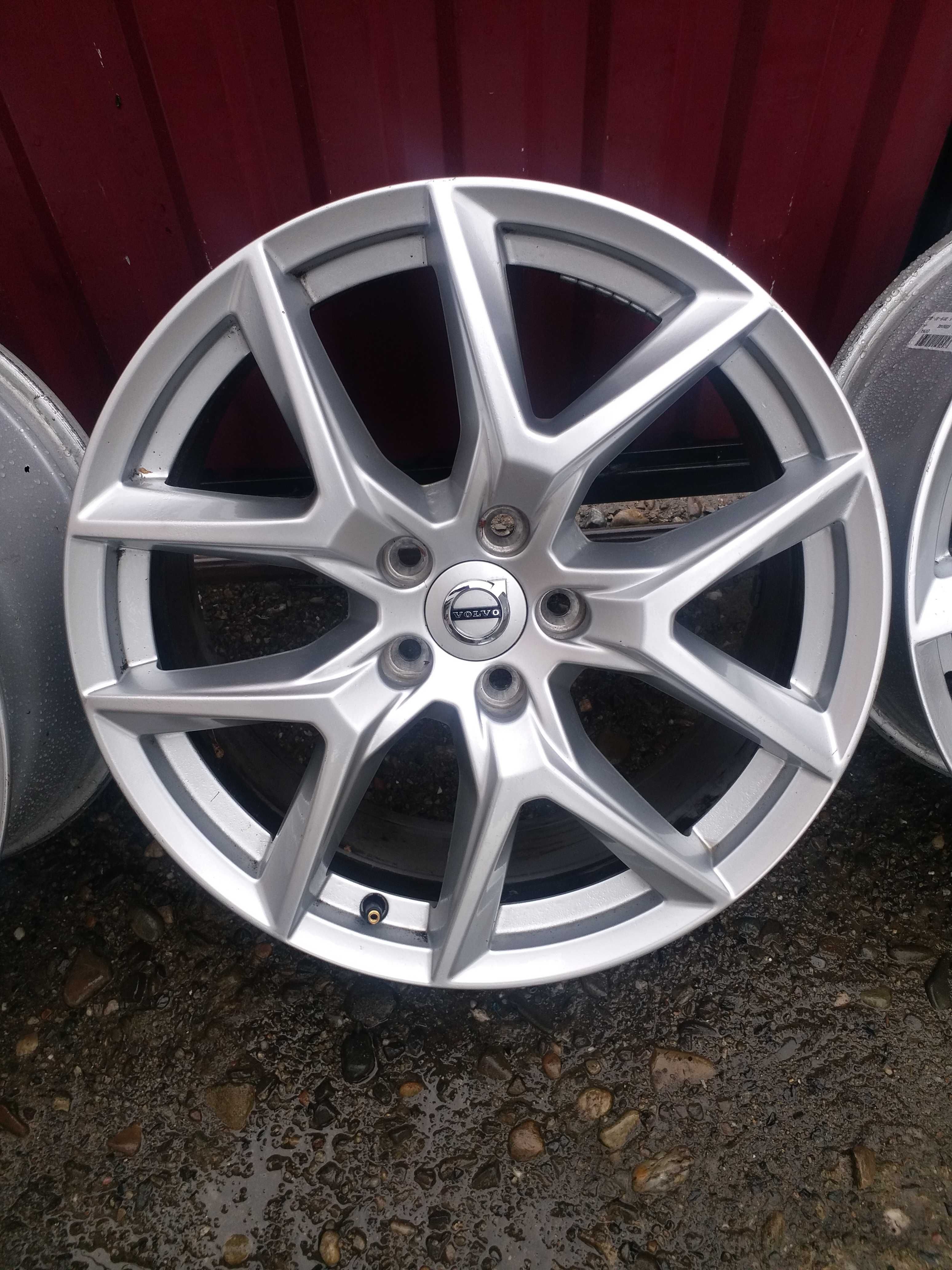 Jante VOLVO S60 V60 V70 S80 Xc70 Xc60 R18 Model 5-Y-Spoke Silver