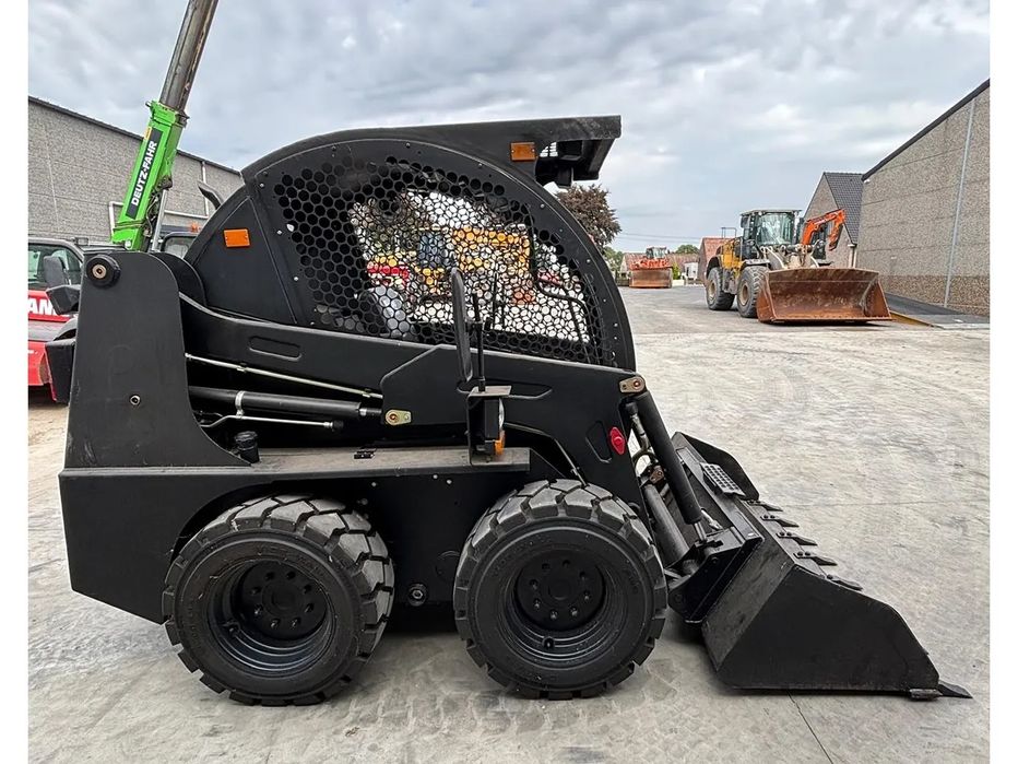 Vand mini incarcator/ bobcat Heman 175, 2.9t, 60cp Variante / Schimb !