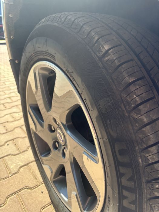 Volvo XC60 – An 2013, culoare gri metalizat