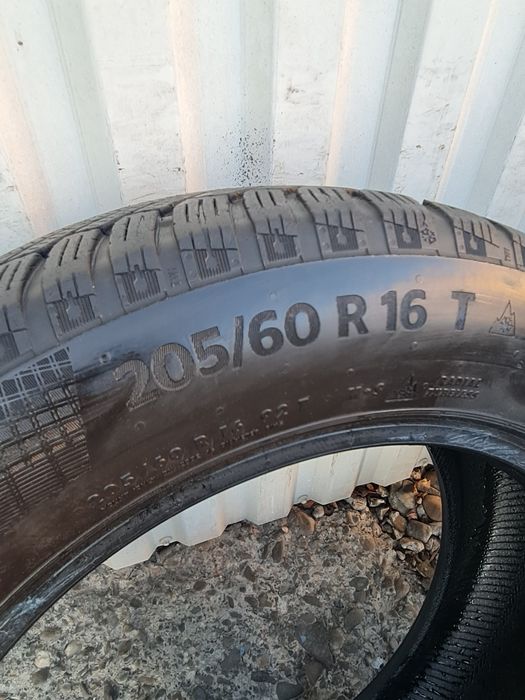 2 Anvelope de iarna*205/60R16*Continental*LICHIDARE STOC*75 Lei Buc*