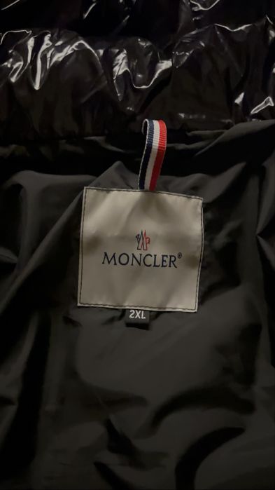 Moncler лачено яке