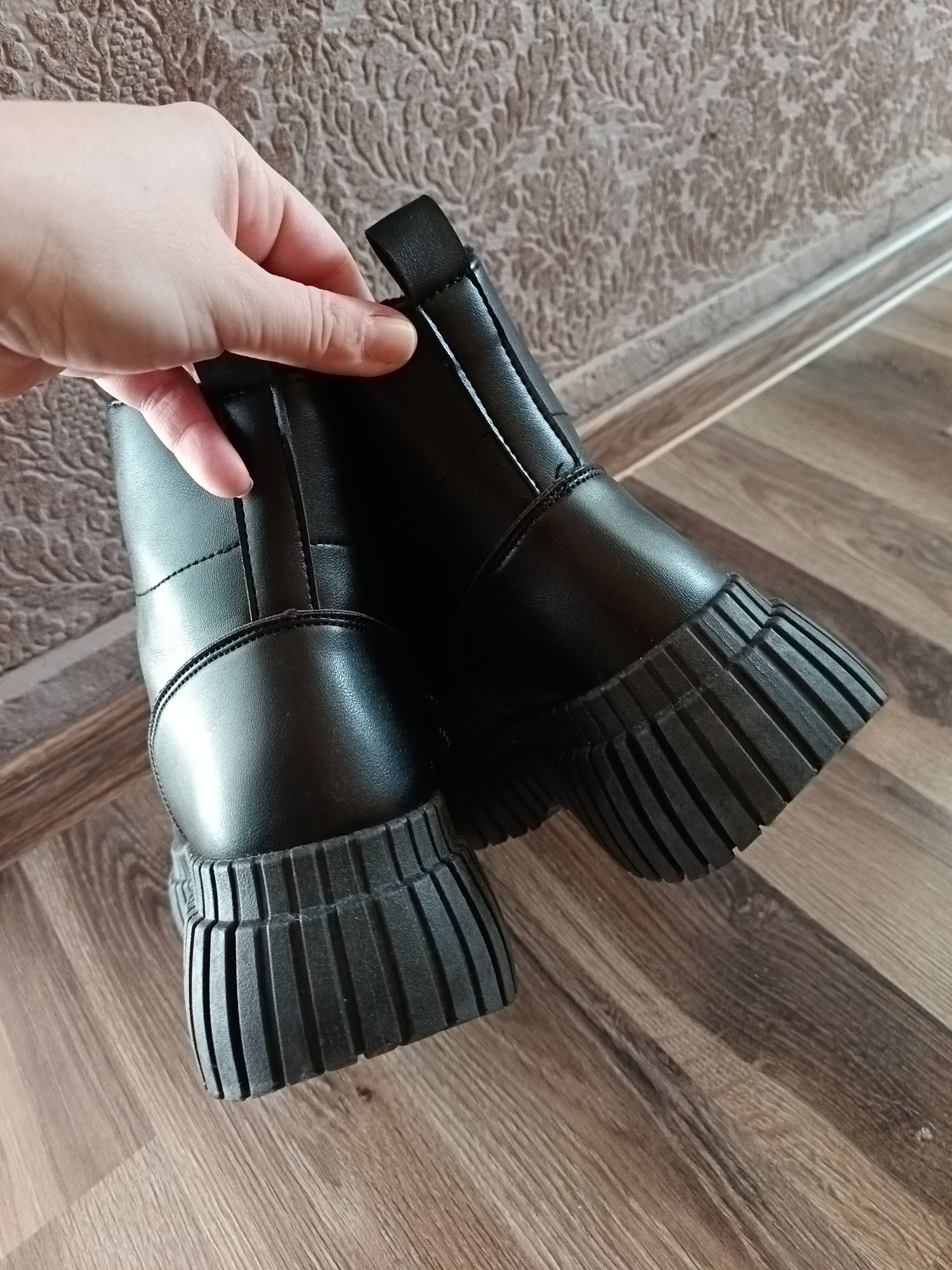 Дамски кожени боти