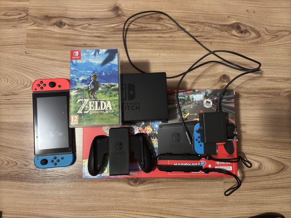 Nintendo Switch + Legend Of Zelda: BOTW