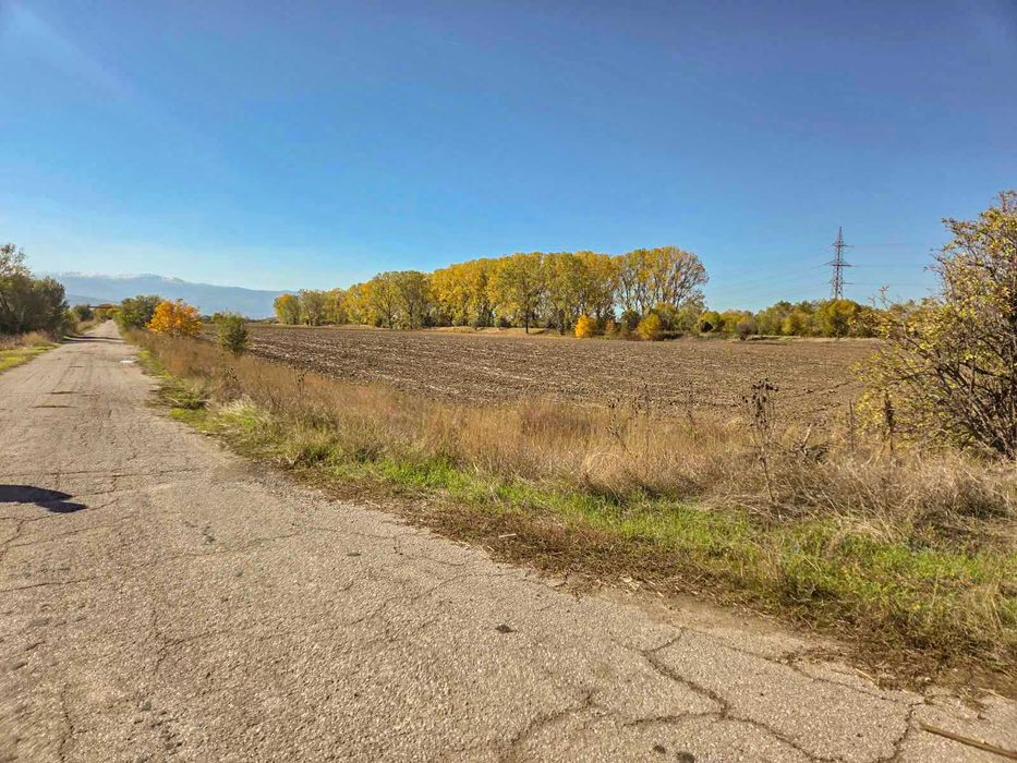 Продава парцел- плодородна, земеделска земя в с. Лесново-обл.София