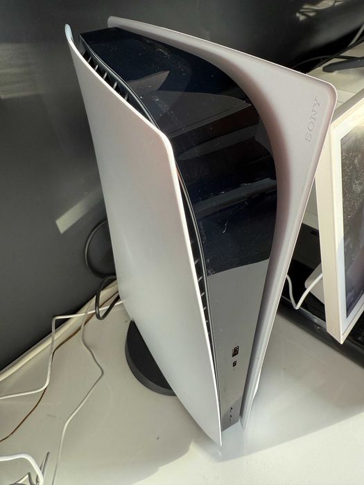 Playstation 5, 2 контролера, игри