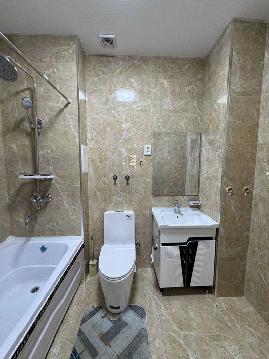 Самарканд шахрида 3 хонали (студия планивка),квартира сотилади.