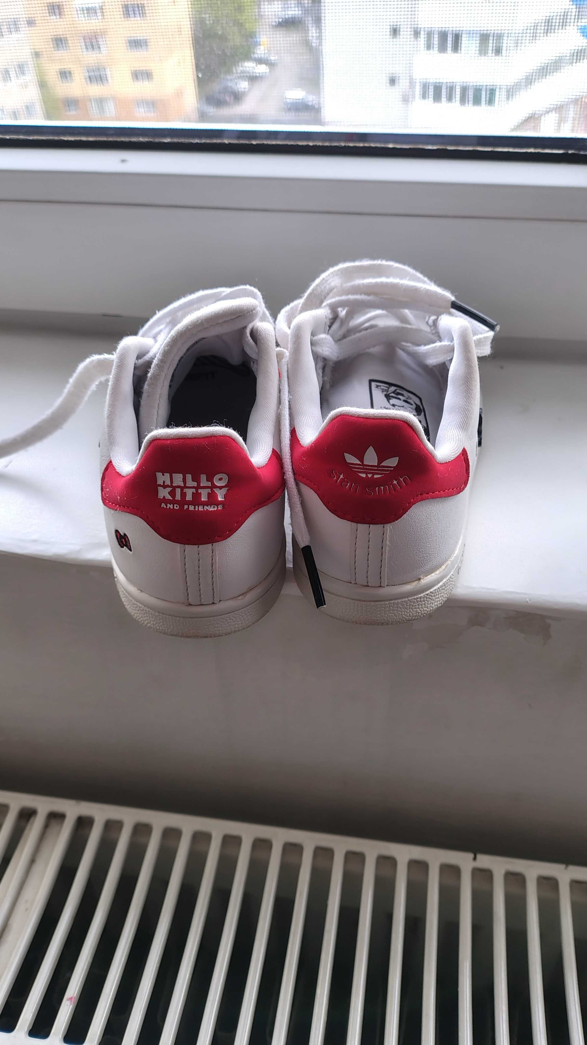 Adidas original mărimea 26 jumătate dar merge pe mărimea 28