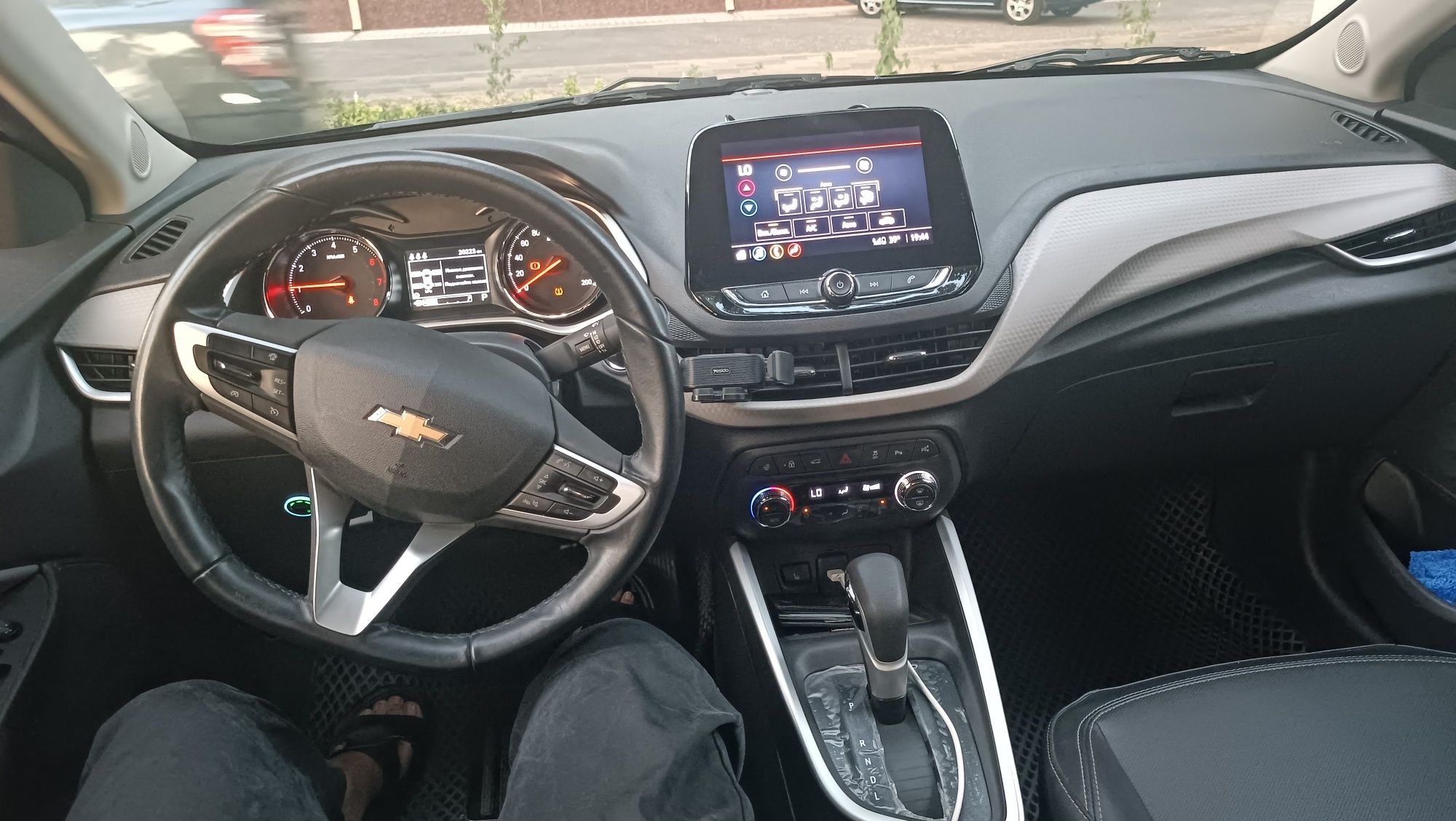 Avtomobil Onix Premier Plus