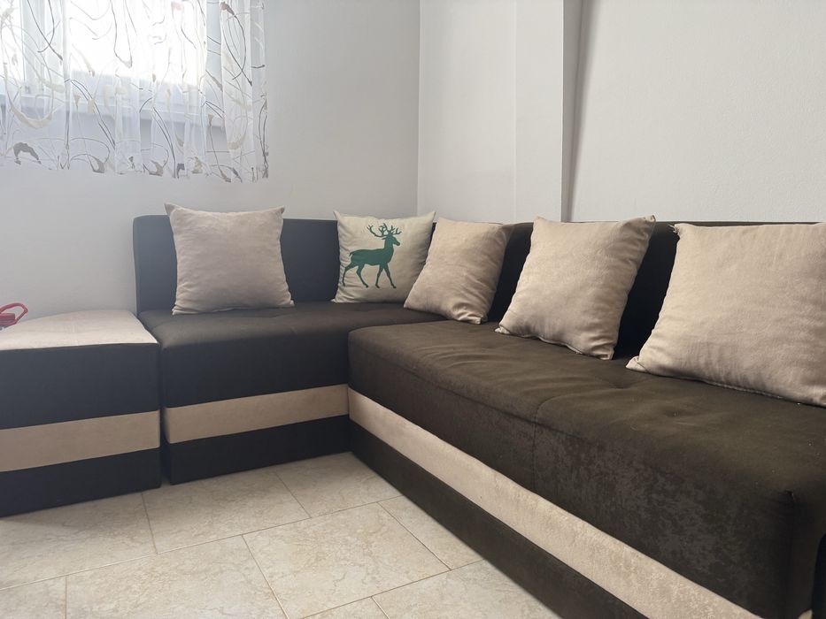 Ъглов диван в кафяв цвят