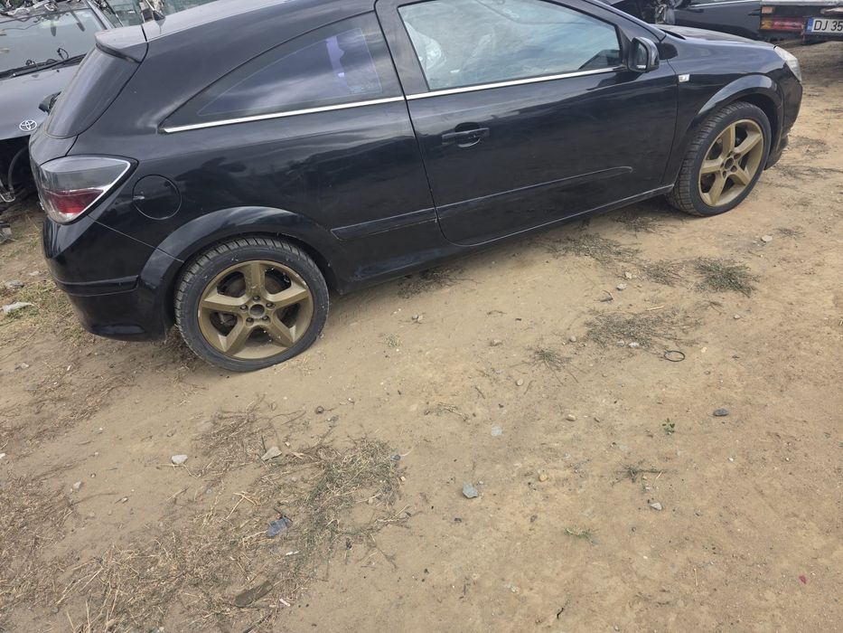 Dezmembrez Opel astra h gtc 1.7 cdti