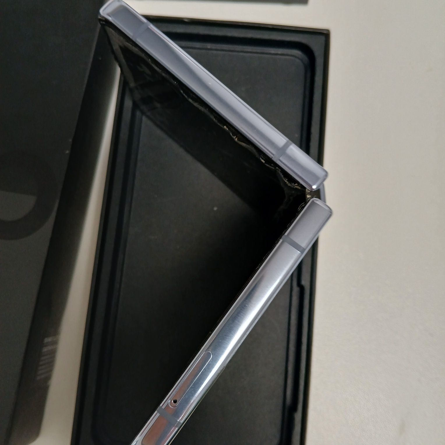 Телефон Samsung Flip 4