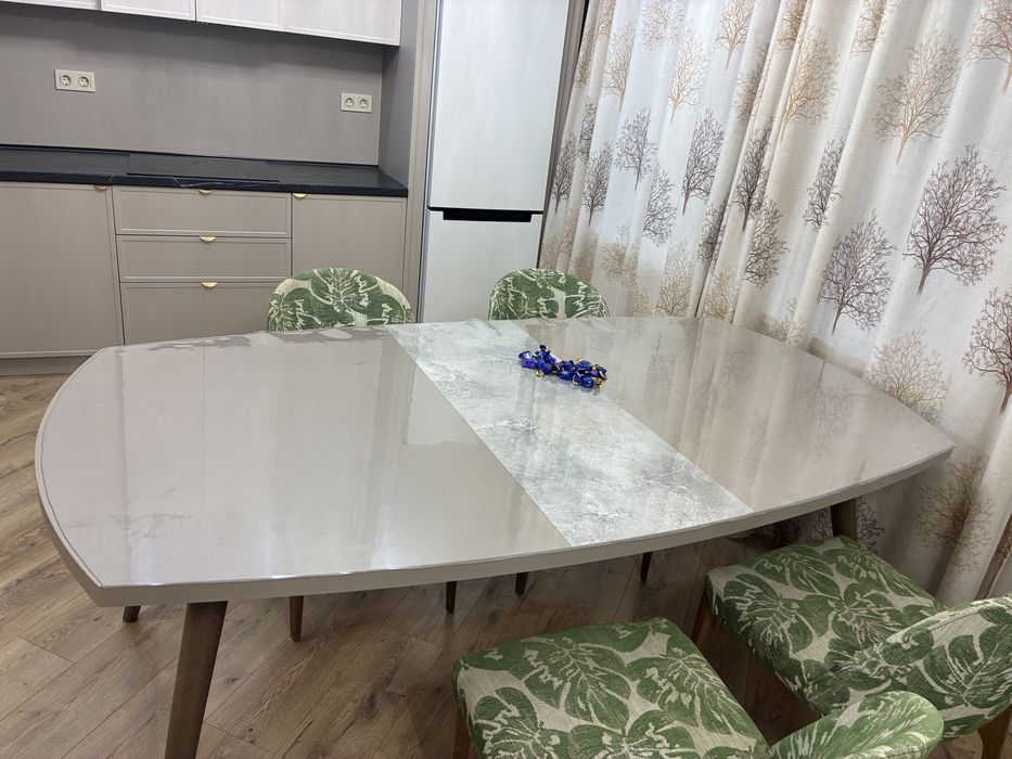 Овальный кухонный стол б/у