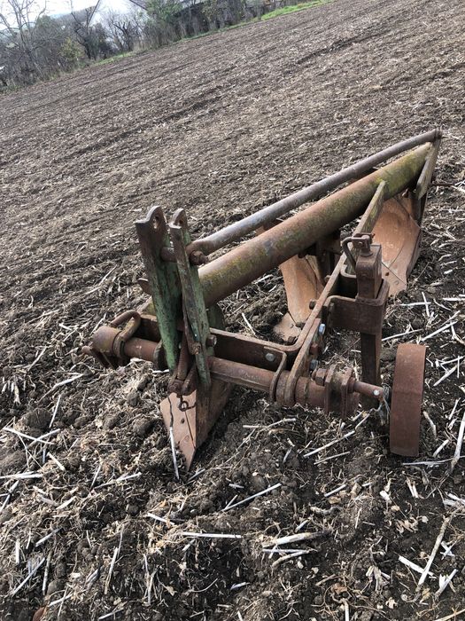 Plug pe teava romanesc si piesa pentru plug