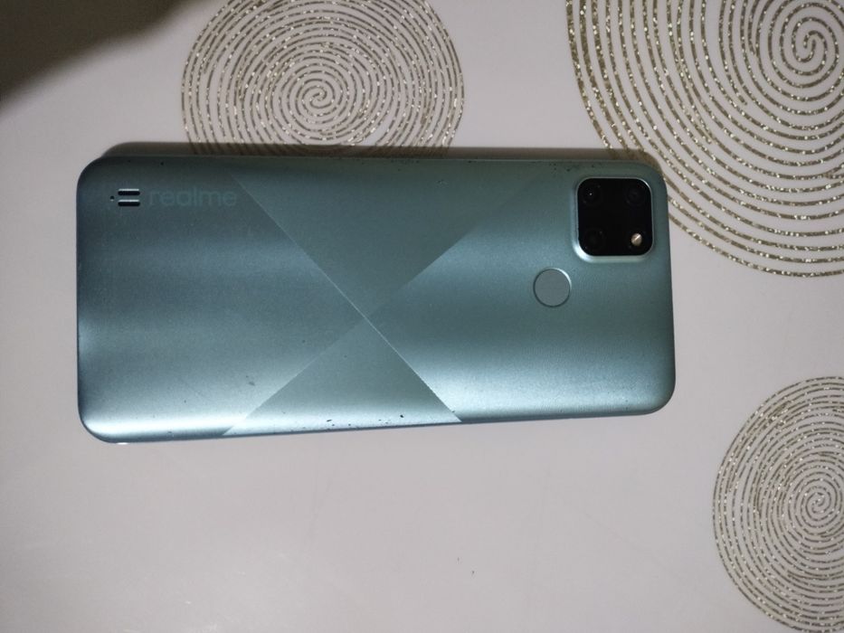 Продаю телефон realmeC21Y