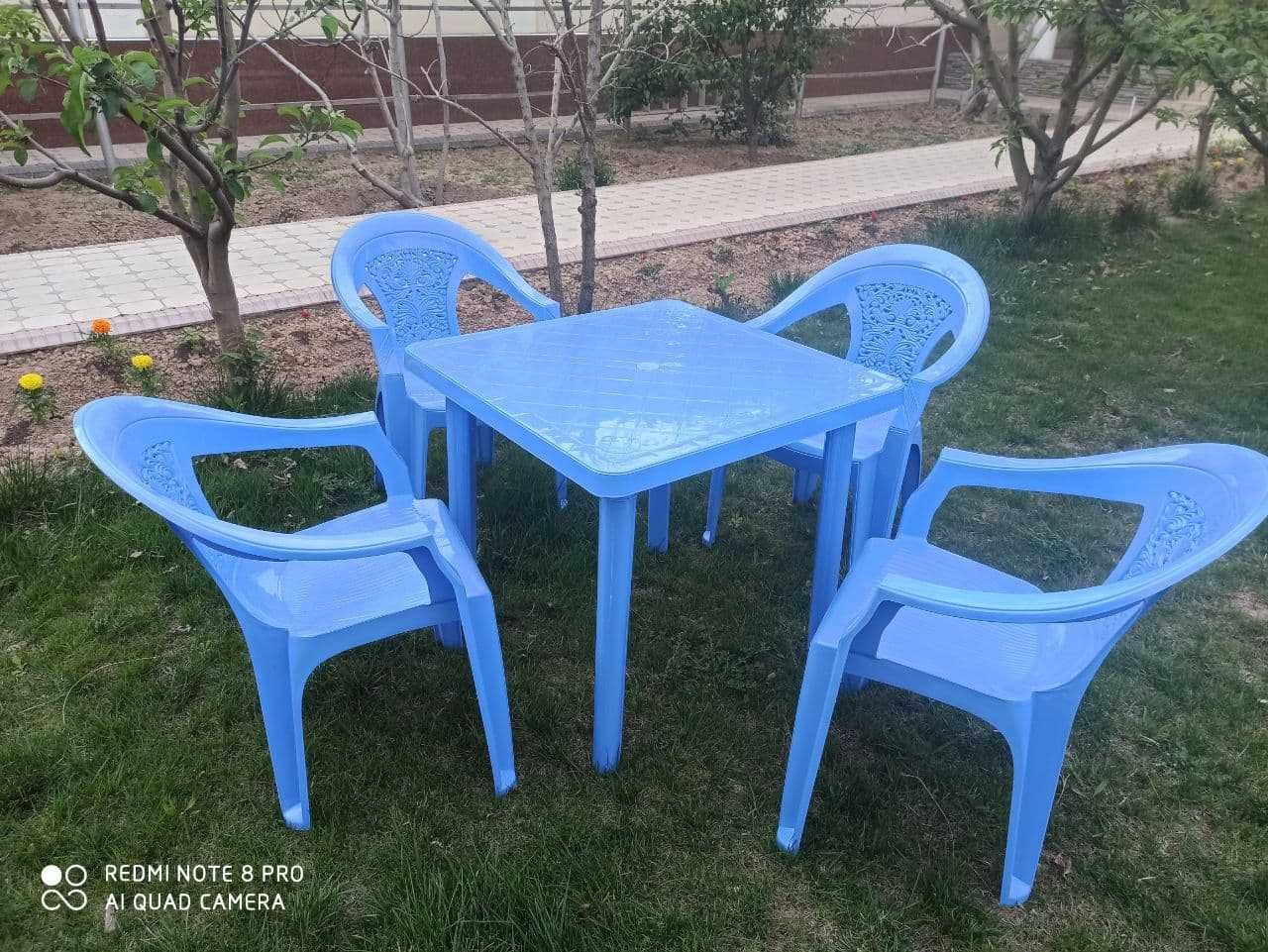 Качественные столы со стульями для дачи и кафе.