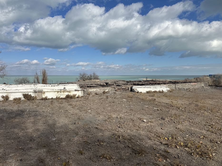 Продам земельный участок с видом на озеро