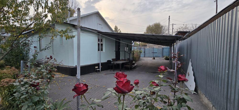 Продаётся дом с просторным участком. Район ниже саяхата.