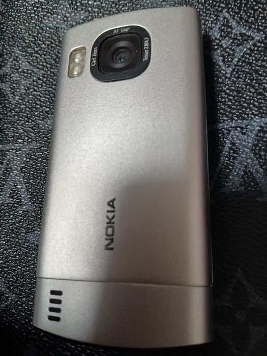 Assalom alekum telefon sotiladi Original Nokia 6700 slider k