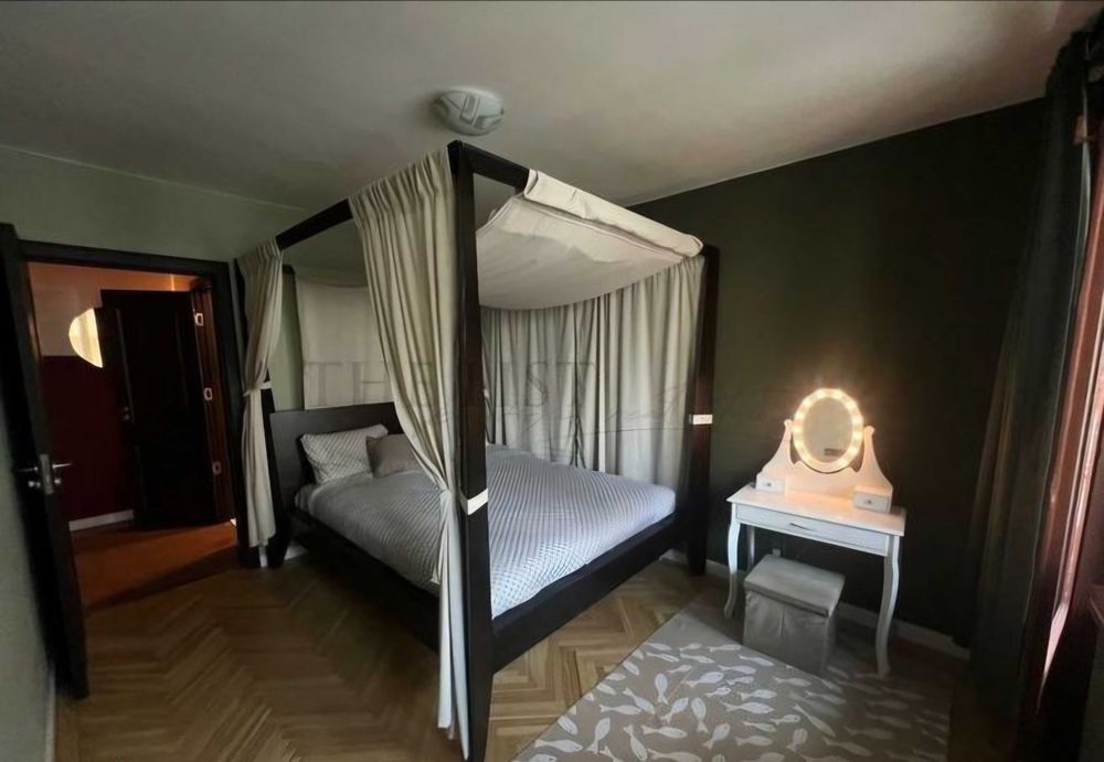 Pat lemn masiv cu baldachin