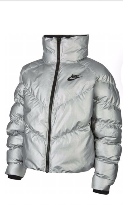 Geacă NIKE , model deosebit noua