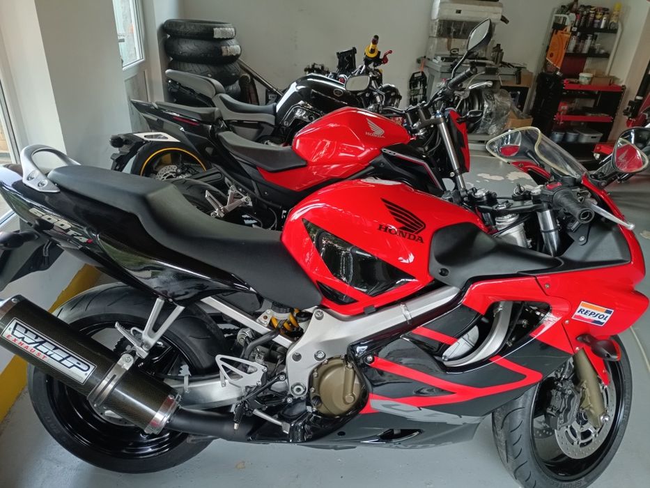 Motocicleta Honda cbr f4i