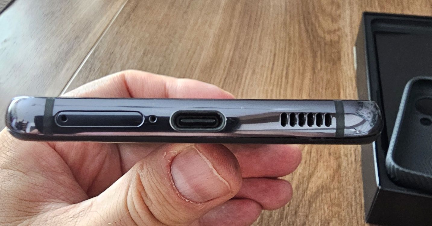 Samsung Galaxy S21 5G, 256 GB, Android 15,много запазен