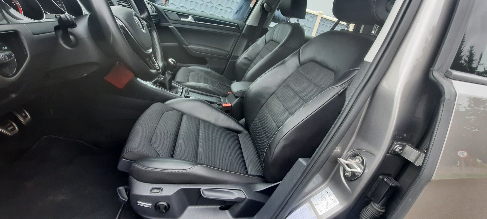 Vw Golf 7 Highline.1.4  .Bi-Xenon.Scaune sport cu Masaj.140 cp.Piele