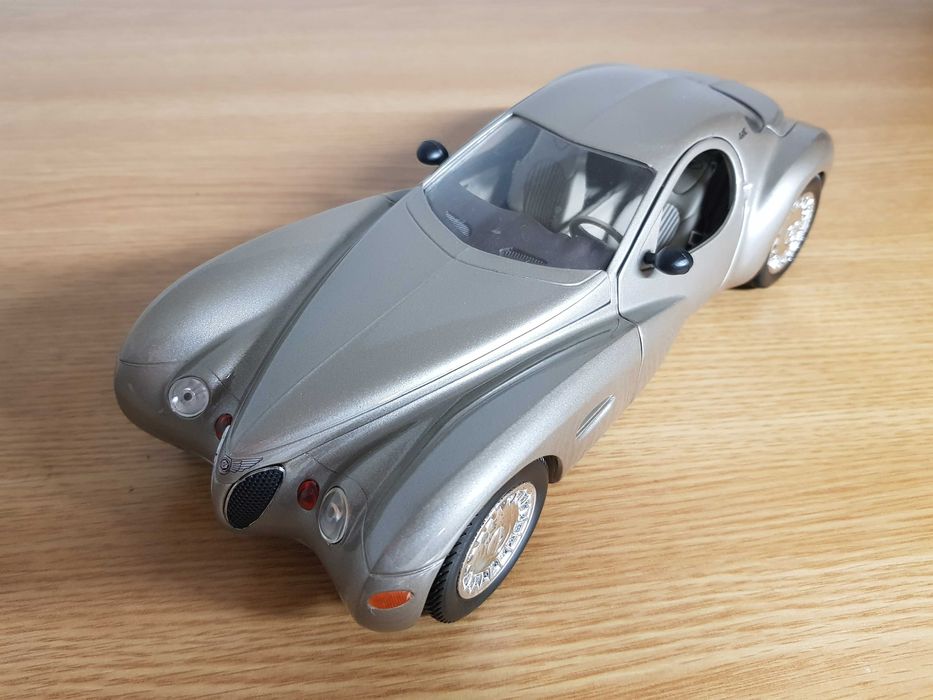 Macheta Chrysler atlantic, scara 1/18, Guiloy, model rar