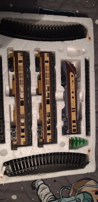 Vînd trenulet electric