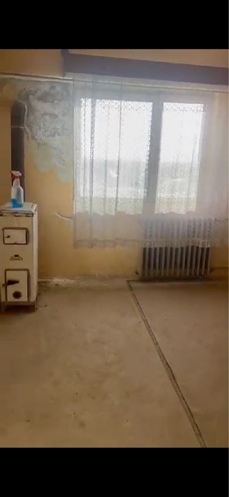 Apartament 3 dormitoare balcon + 2  debara