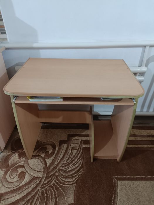 Продам  компьютерный стол