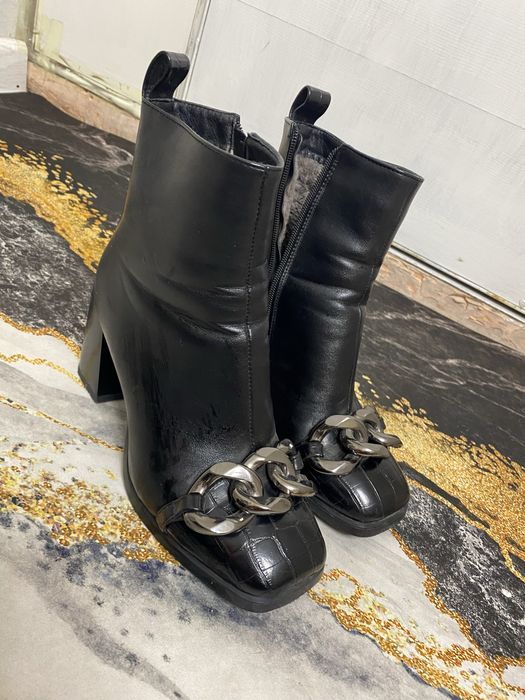 Продам ботинку срочноо по низкей цене