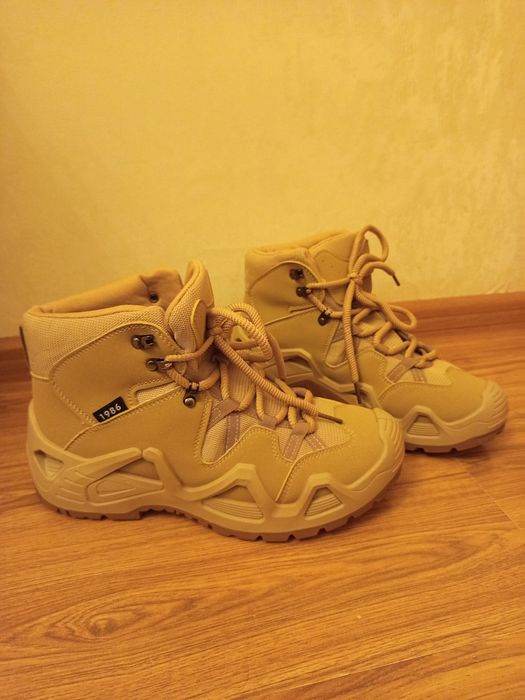 Всесезонные спортивные ботинки р43