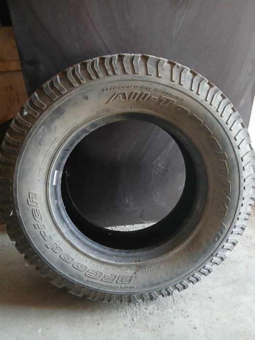 Продаю 2 шины 245/70 R16