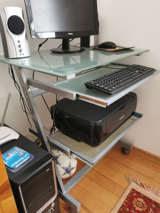 Mini birou de sticla pentru calculator