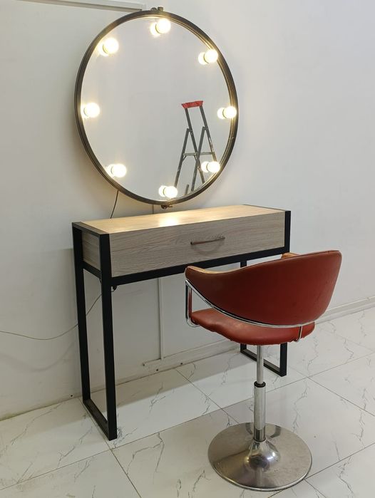 Стол для визажиста сатылады