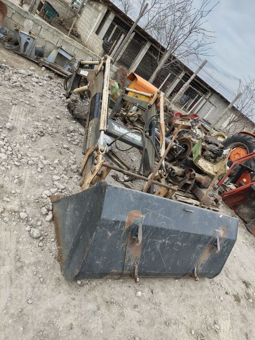 Încărcător frontal tractor
