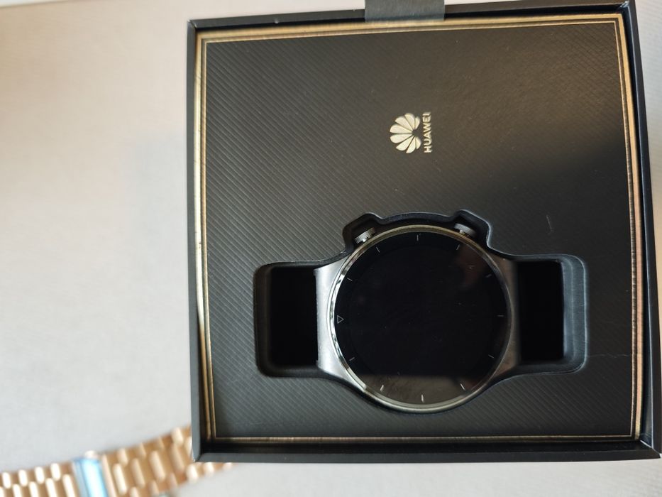 Huawei Watch GT 2 Pro – смарт часовник с 5 каишки, зарядно и протектор