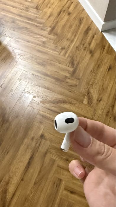 Продам правый наушник от Airpods 3 ( оригинал)