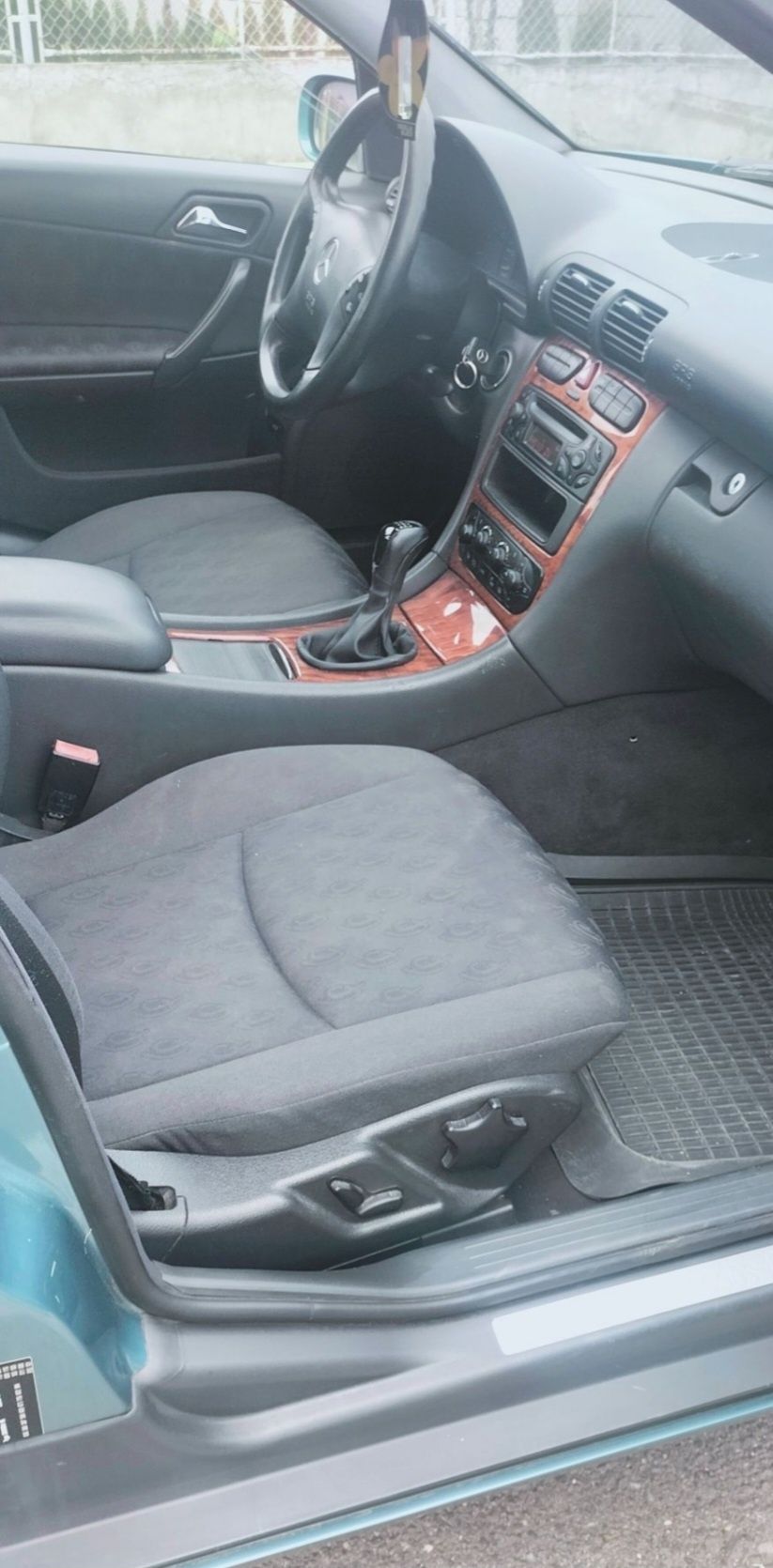 Vând Mercedes c220