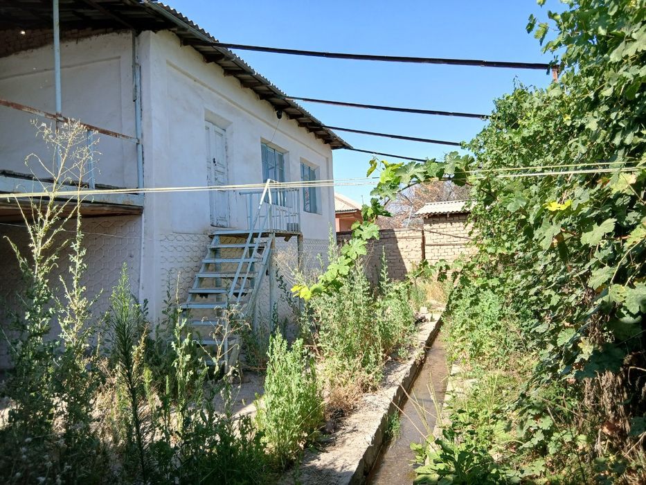 Urtasaroy hovli uchastka 10 sotix