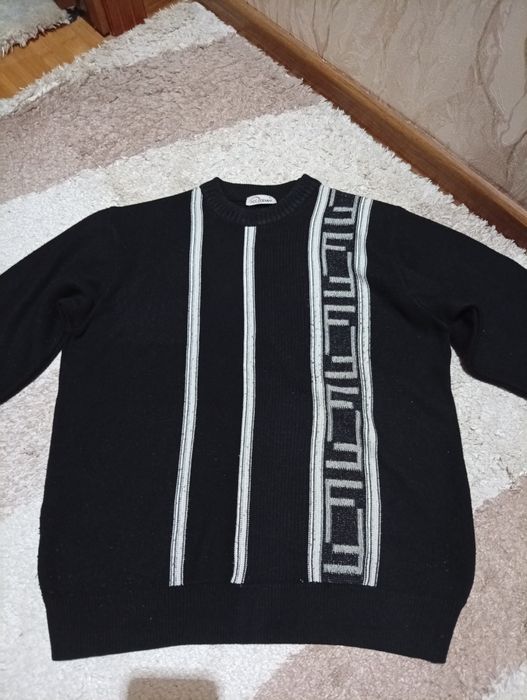 Продам дёшево отличный и теплый свитер