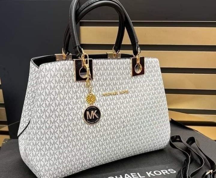 Geanta Michael Kors,model office,logo metalic auriu,saculet,etichetă