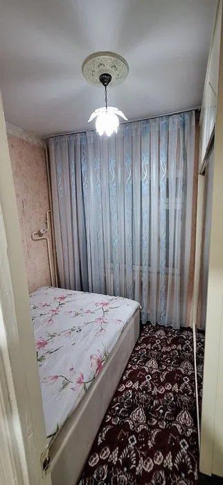 1 комн. квартира, 1/3/9.  Сергели 5. Метро "Sergeli". Дом галерейка.