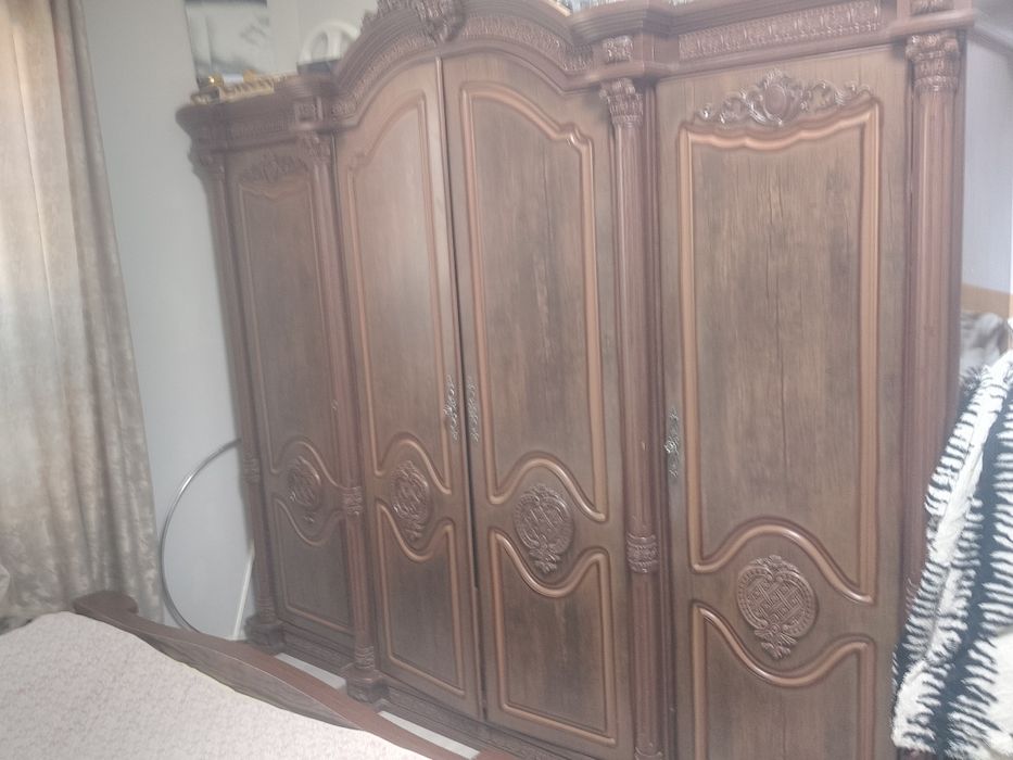 Продается спальный гарнитур