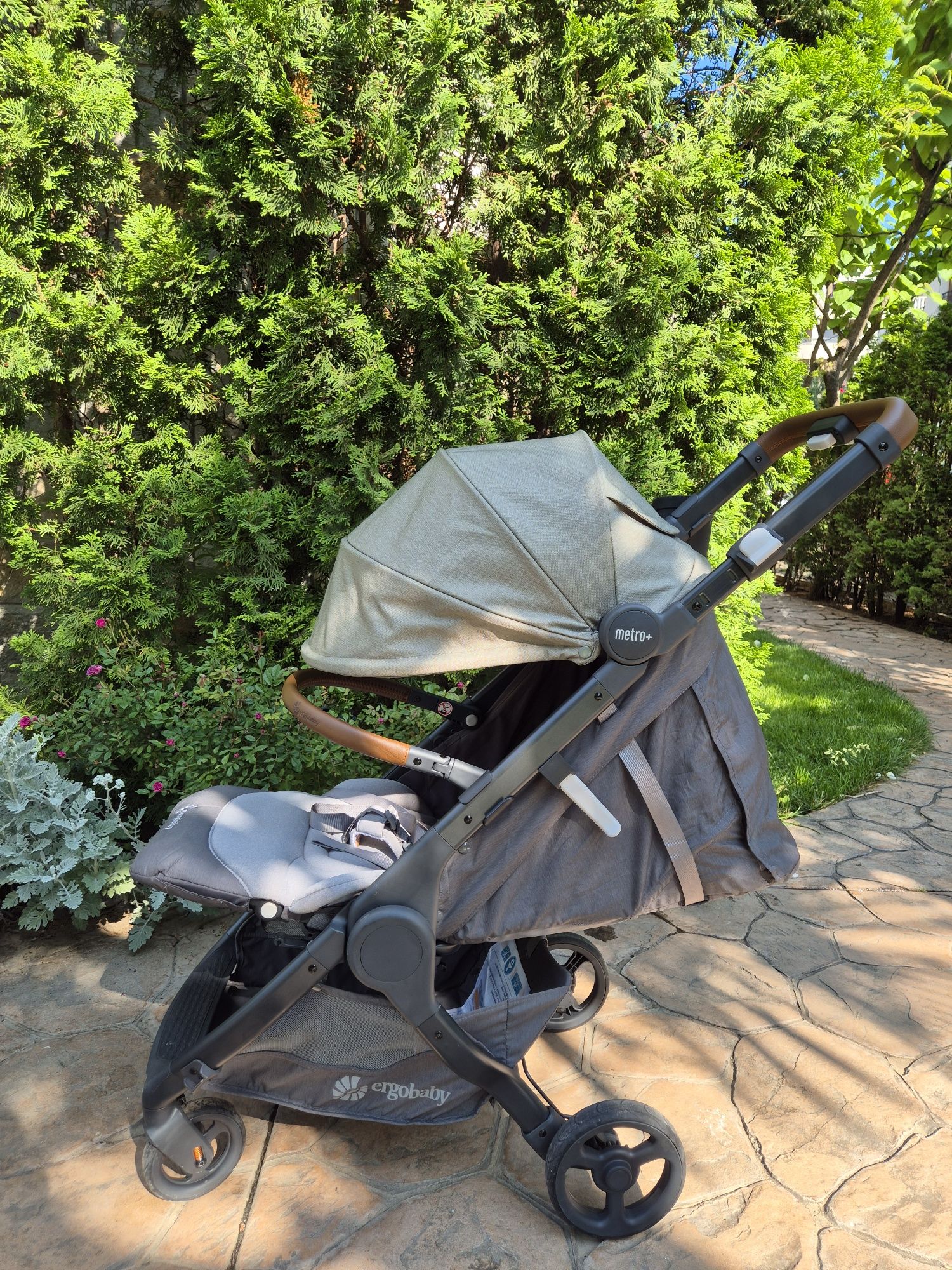 Лятна количка Ergobaby Metro + Deluxe